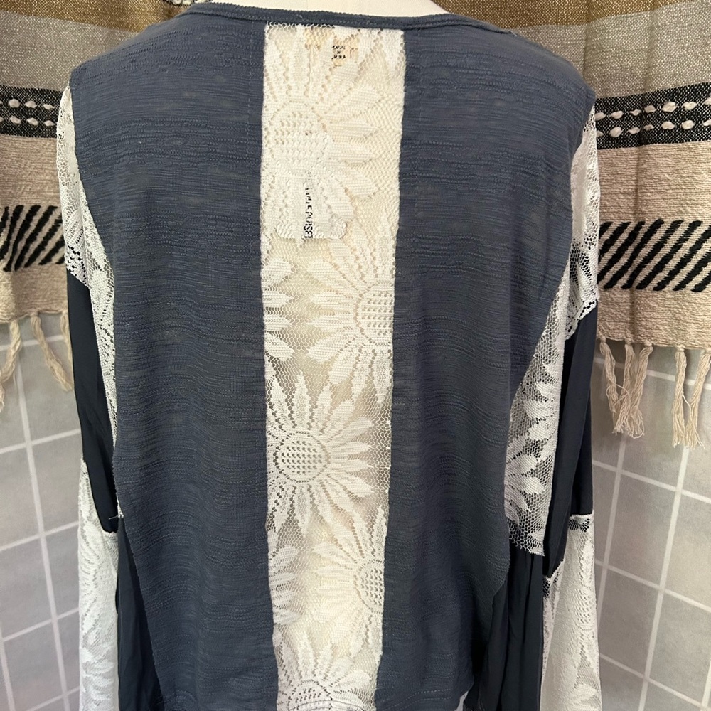 82. NWT POL V-neck Blue and White Lace Long Sleeve Blouse - Picture 8 of 8